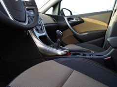 Autositze polstern: Selbst machen oder Polsterei? So sollen der Innenraum aussehen, wenn man die Autositze polstern lässt. Foto: Adobe / Countrypixel