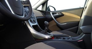 Autositze polstern: Selbst machen oder Polsterei? So sollen der Innenraum aussehen, wenn man die Autositze polstern lässt. Foto: Adobe / Countrypixel