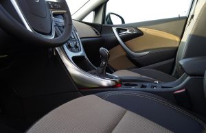 Autositze polstern: Selbst machen oder Polsterei? So sollen der Innenraum aussehen, wenn man die Autositze polstern lässt. Foto: Adobe / Countrypixel