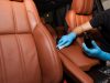 Autositze reinigen – die besten Tricks! So geht’s einfach Wer seine Autositze reinigen will, braucht das richtige Material. Foto: Adobe / Aleksandr Kondratov