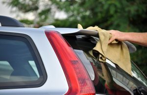 Autowachs: Wie Sie das Beste aus Ihrem Fahrzeug herausholen Autowachs erhält den Glanz. Foto: Adobe / photoiron