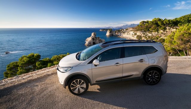 Mit dem Auto Kombi an der Côte d’Azur bietet wunderschöne Aussichten. Foto: Ocean23