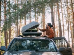 Dachbox kaufen: Worauf Autofahrer achten müssen Eine Dachbox kaufen - oder doch leihen? Foto: Adobe / Anna