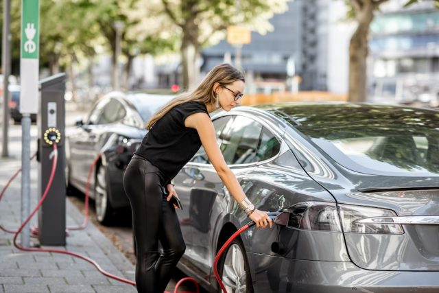 Die besten Städte in Deutschland bieten jederzeit Strom für Elektroautos. Foto: Adobe / rh2010