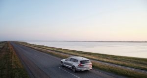 Original-Ersatzteile für den Volvo V60 Volvo V60 Recharge T8 AWD, Außenfarbe Silver Dawn Metallic. Foto: Volvo