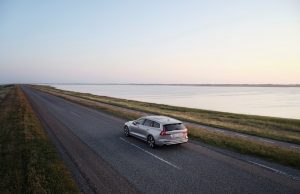 Original-Ersatzteile für den Volvo V60 Volvo V60 Recharge T8 AWD, Außenfarbe Silver Dawn Metallic. Foto: Volvo