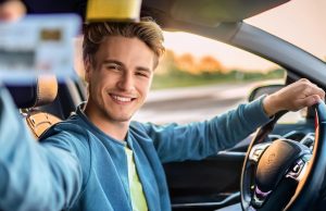 Wenn Führerschein-Neulinge ein Auto fahren wollen Der Stolz aller Führerschein-Neulinge: die Fahrerlaubnis. Foto: Ocean23