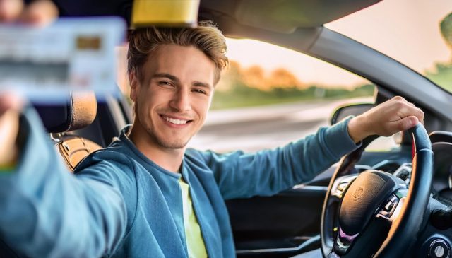Der Stolz aller Führerschein-Neulinge: die Fahrerlaubnis. Foto: Ocean23