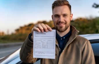 Kfz-Schutzbrief: Ihr Rundum-Sorglos-Paket im Straßenverkehr Ein Kfz-Schutzbrief ist immer hilfreich. Foto: Ocean23