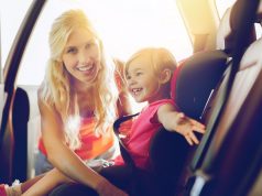 Kindersitz fürs Auto – Sicherheit und Komfort für die Kleinsten Der Kindersitz im Auto maximiert die Sicherheit. Foto: Adobe / Syda Productions