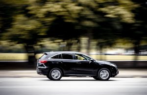 Was ist besser: Kombi oder SUV? Wuchtig und sportlich ist der SUV. Foto: Adobe / Abdullah