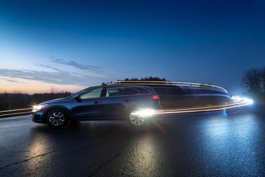 LED Autobeleuchtung – oder doch Xenon bevorzugen? Mit LED Autobeleuchtung besser sehen und gesehen werden. Foto: Ocean23