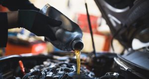 Das Auto verliert Öl? Was Sie dagegen tun können Der Motor verliert Öl? Mit Nachfüllen ist es nicht getan! Foto: Adobe / Dusko