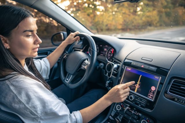 Bei allen Navigationsgeräten im Test findet man sich schnell zurecht. Foto: Adobe / puhimec