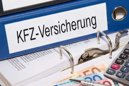 Ratgeber zum Rabattschutz in der Kfz-Versicherung Ein Rabattschutz kann bei der Kfz-Versicherung sinnvoll sein. Foto: Adobe / DOC RABE Media
