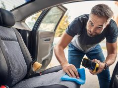 12 Tipps zum Pflegen und Reinigen von Kindersitzen Autofahrer sollten regelmäßig die Kindersitze reinigen. Foto: Ocean23