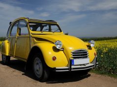 Oldtimer: Wie Klassiker die Automobilwelt prägen Die Ente: Ein Oldtimer, der zeitlos wirkt. Foto: Adobe / dieter76