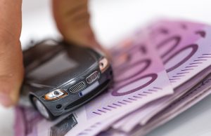 Werkstatt-Rechnung: Das bedeuten die Kürzel Wer bei der Werkstatt-Rechnung nicht aufpasst, zahlt drauf. Foto: Adobe / vegefox.com