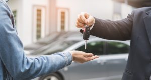 Autovermietung: Kosten geringer als erwartet Was eine Autovermietung kosten kann, sollte man vorher wissen. Foto: Adobe / Pormezz