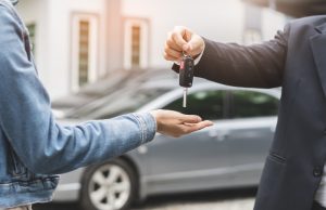 Autovermietung: Kosten geringer als erwartet Was eine Autovermietung kosten kann, sollte man vorher wissen. Foto: Adobe / Pormezz