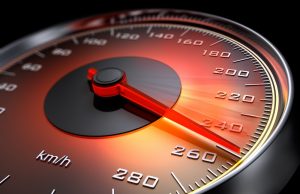 Was sind die sparsamsten Automodelle? Auch die sparsamsten Automodelle können schnell sein. Foto: Adobe / peterschreiber.media