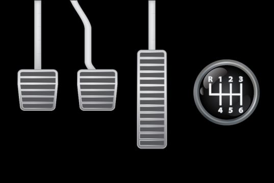 Motor abwürgen: Mit diesen Tipps kein Problem Motor abgewürgt? Das ist nicht schlimm. Aber die Funktion des Pedalen sollte man kennen. Foto: Adobe / i3alda