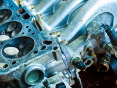 Motor undicht? Achtung, hohe Folgekosten drohen Ist der Motor undicht, sollten nur Profis ran. Foto: Adobe / Andreas Koch