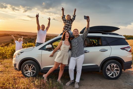 Kombis in der Zulassungsstatistik stark vertreten Wieder einer mehr in der Zulassungsstatistik: Diese Familie freut sich über ihr neues Auto. Foto: Ocean23