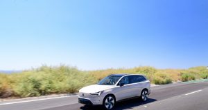 Volvo EX90 als vollelektrischer Premium-SUV Der neue Volvo EX90 rollt auf die Straßen. Foto: Volvo