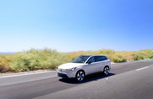 Volvo EX90 als vollelektrischer Premium-SUV Der neue Volvo EX90 rollt auf die Straßen. Foto: Volvo