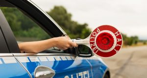 Autofahren unter Alkoholeinfluss: Alkohol am Steuer kostet immer Das fürchtet jeder Autofahrer: Alkohol am Steuer - und dann erwischt werden. Foto: Adobe / Rüdiger Kottmann