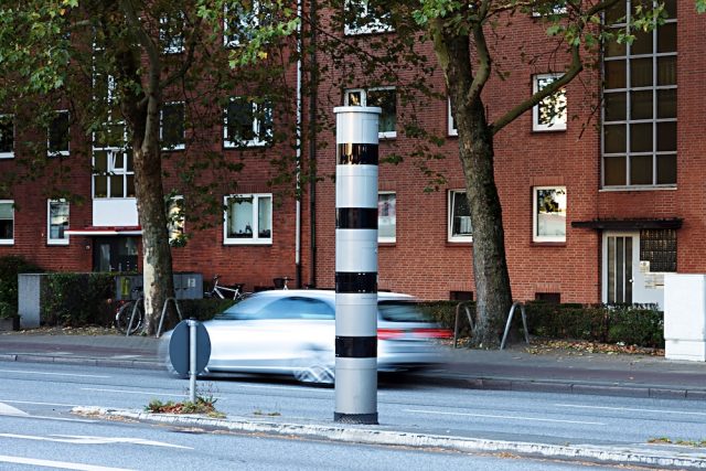 Gebitzt in geschlossener Ortschaft: Bei diesen Anlage wird man schnell erwischt. Foto: Adobe / Cpro