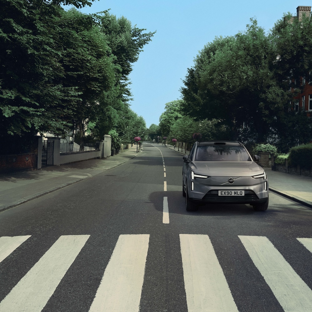 Volvo EX90 an der Abbey Road. Foto: Volvo