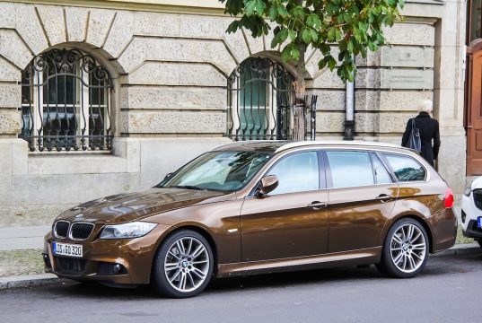 Neue Studie zeigt: BMW-Fahrer sind die schlechtesten Einparker Einparken will gelernt sein. Foto: Adobe / art_zzz
