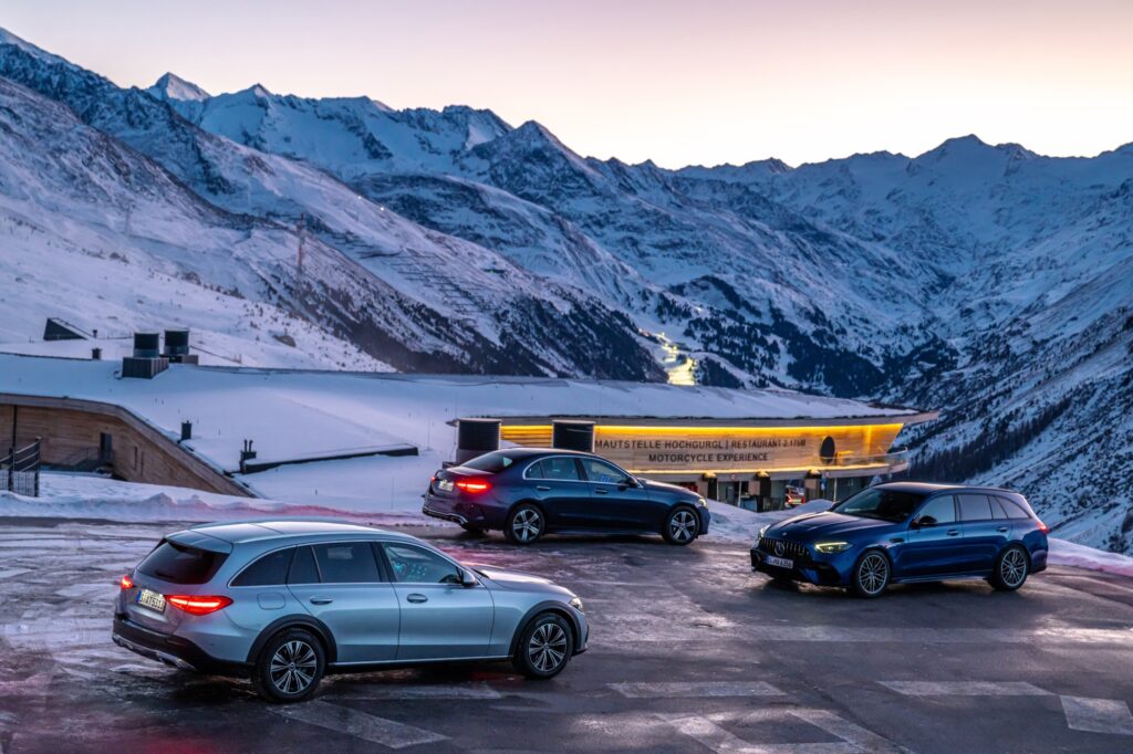 Mercedes C-Klasse All-Terrain, C-Klasse Limousine und AMG C 63 T-Modell im Schnee