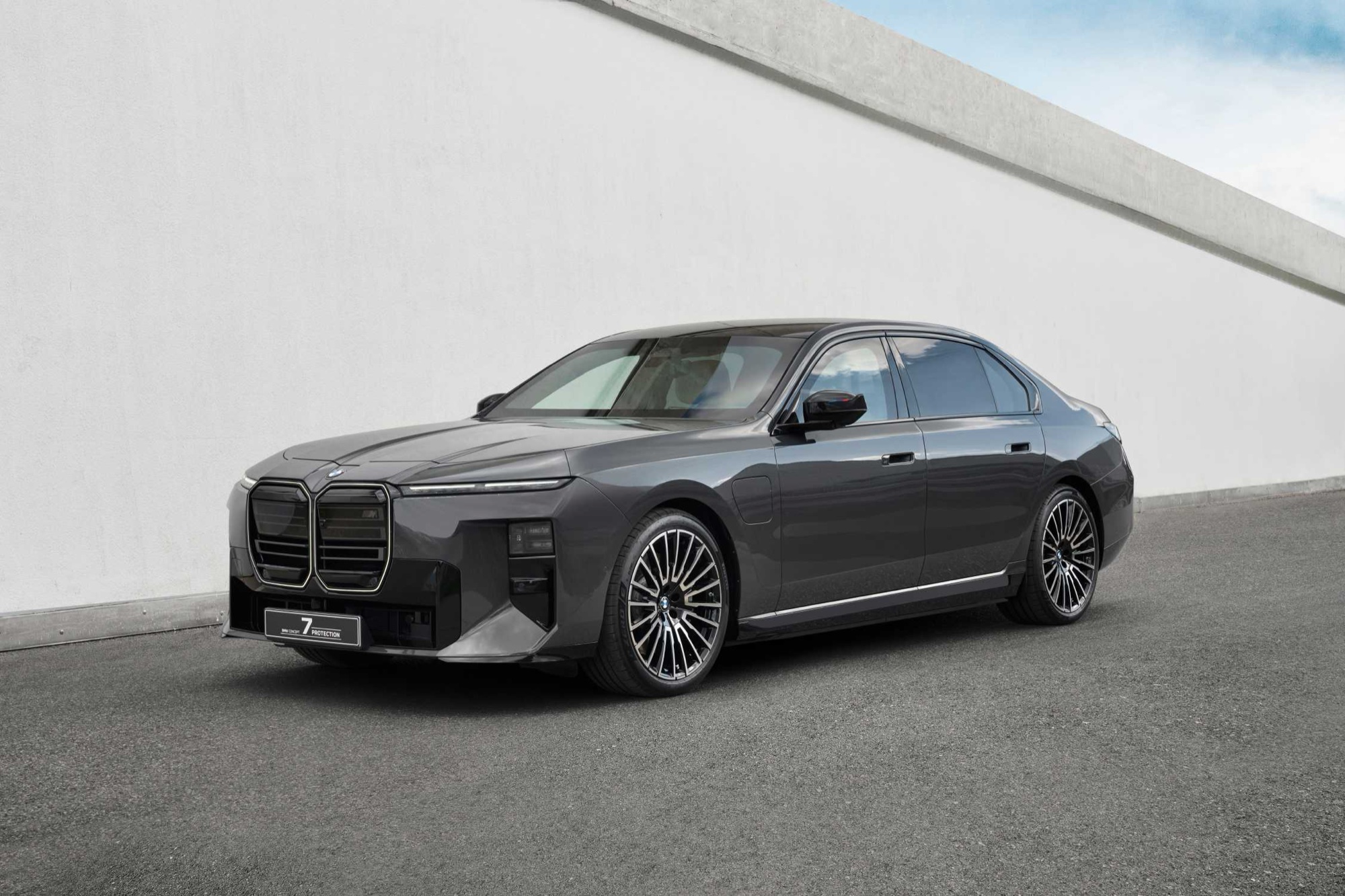 BMW Concept 7 Protection: Gepanzerter 7er gegen Kurzwaffen