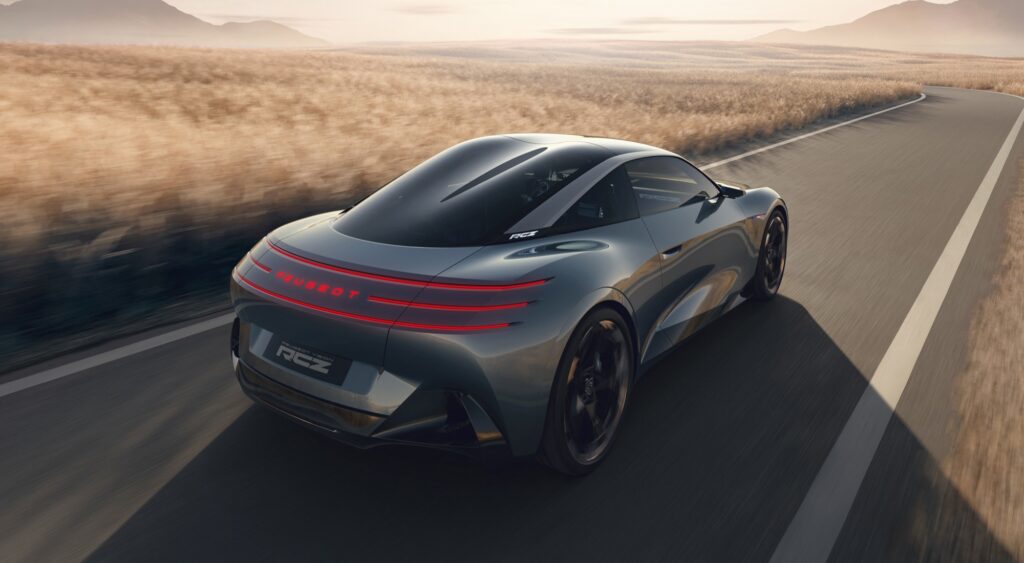 Heckansicht des silbernen Peugeot RCZ Vision mit gläsernem Kuppeldach und drei roten Leuchtstreifen