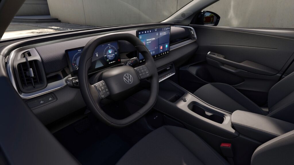 Cockpit des VW ID. Cross mit zwei Displays