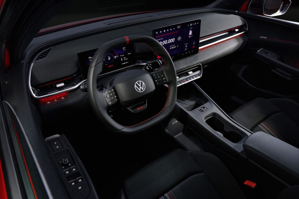Innenraum des VW ID. Polo GTI mit roten Akzenten